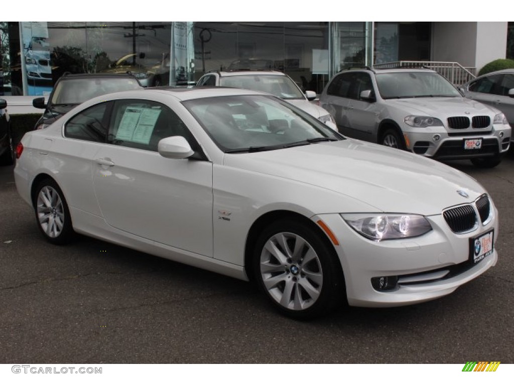 2011 3 Series 328i xDrive Coupe - Alpine White / Black photo #3