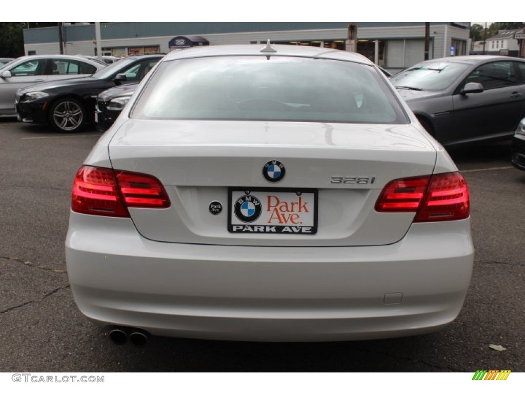2011 3 Series 328i xDrive Coupe - Alpine White / Black photo #6
