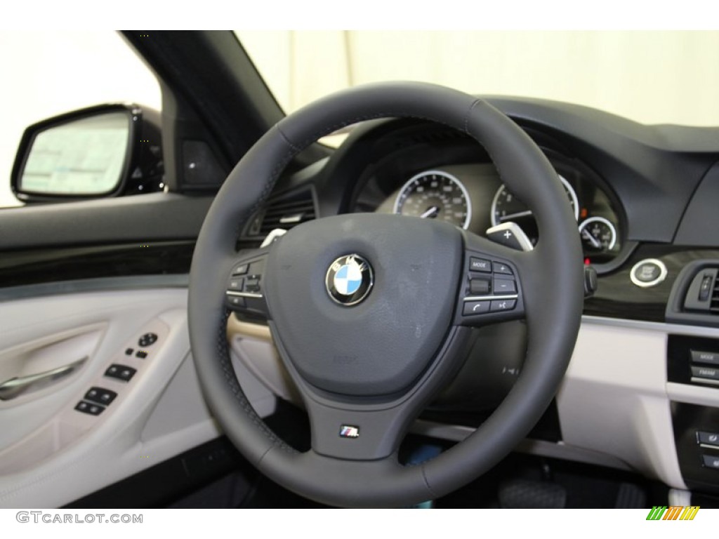2013 BMW 5 Series 550i Sedan Oyster/Black Steering Wheel Photo #71093345