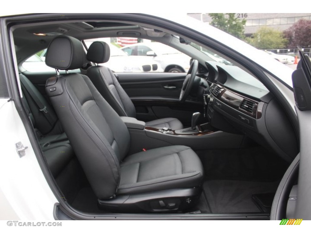 2011 3 Series 328i xDrive Coupe - Alpine White / Black photo #26