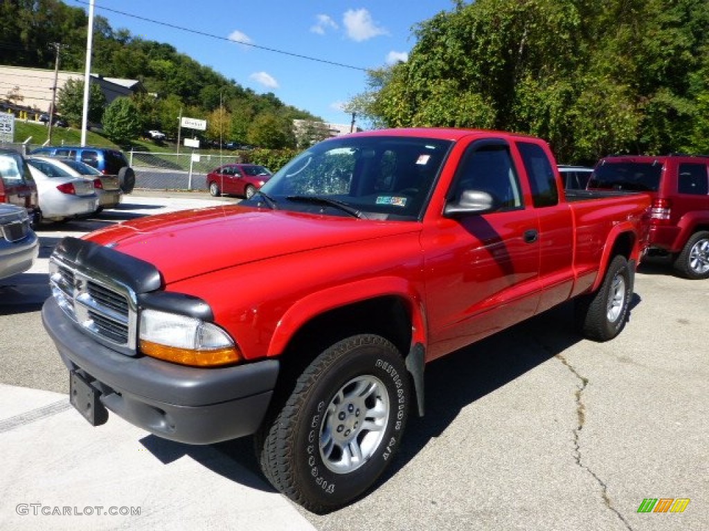 2004 Dakota SLT Club Cab 4x4 - Flame Red / Dark Slate Gray photo #1