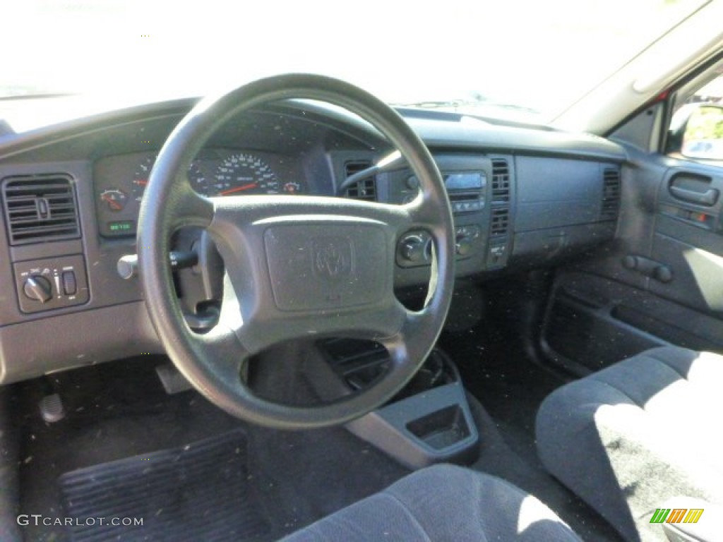 2004 Dakota SLT Club Cab 4x4 - Flame Red / Dark Slate Gray photo #8