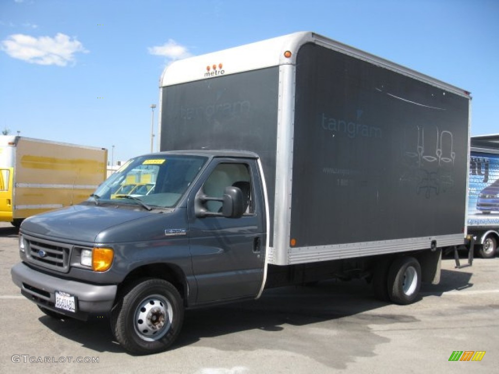 Fleet Gray Metallic 2006 Ford E Series Cutaway E350 Commercial Moving Van Exterior Photo #71102014