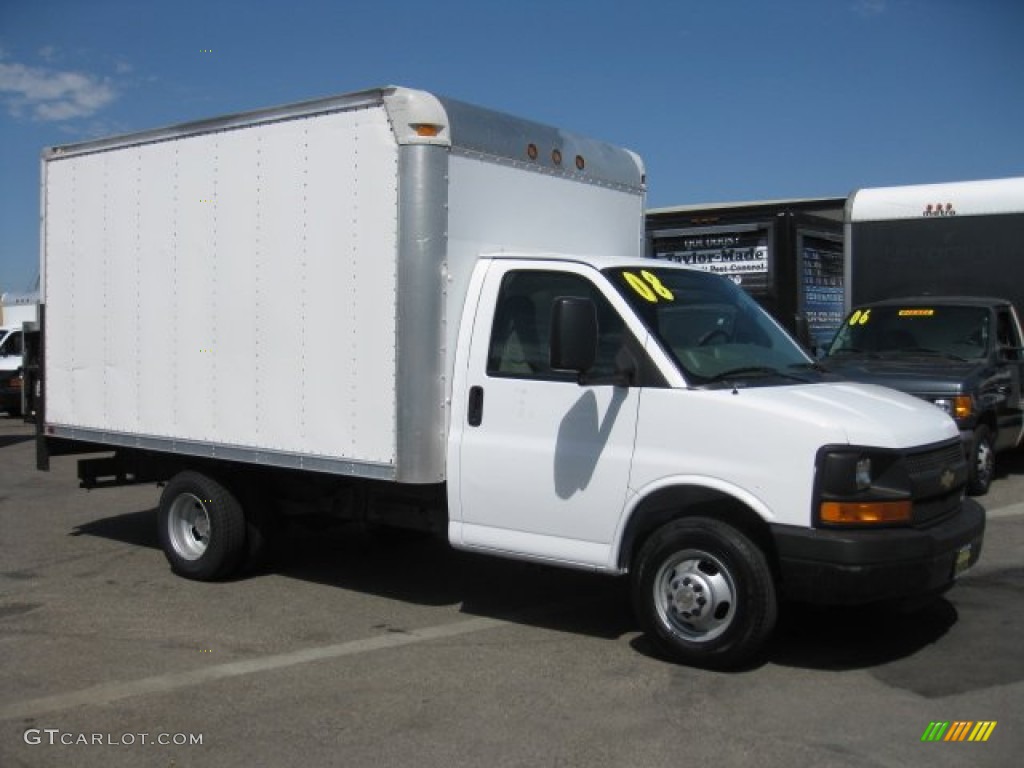Summit White 2008 Chevrolet Express Cutaway 3500 Commercial Moving Van Exterior Photo #71102425