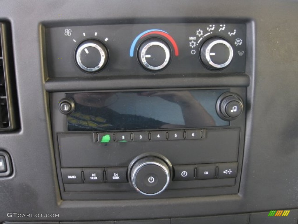 2008 Chevrolet Express Cutaway 3500 Commercial Moving Van Controls Photo #71102737