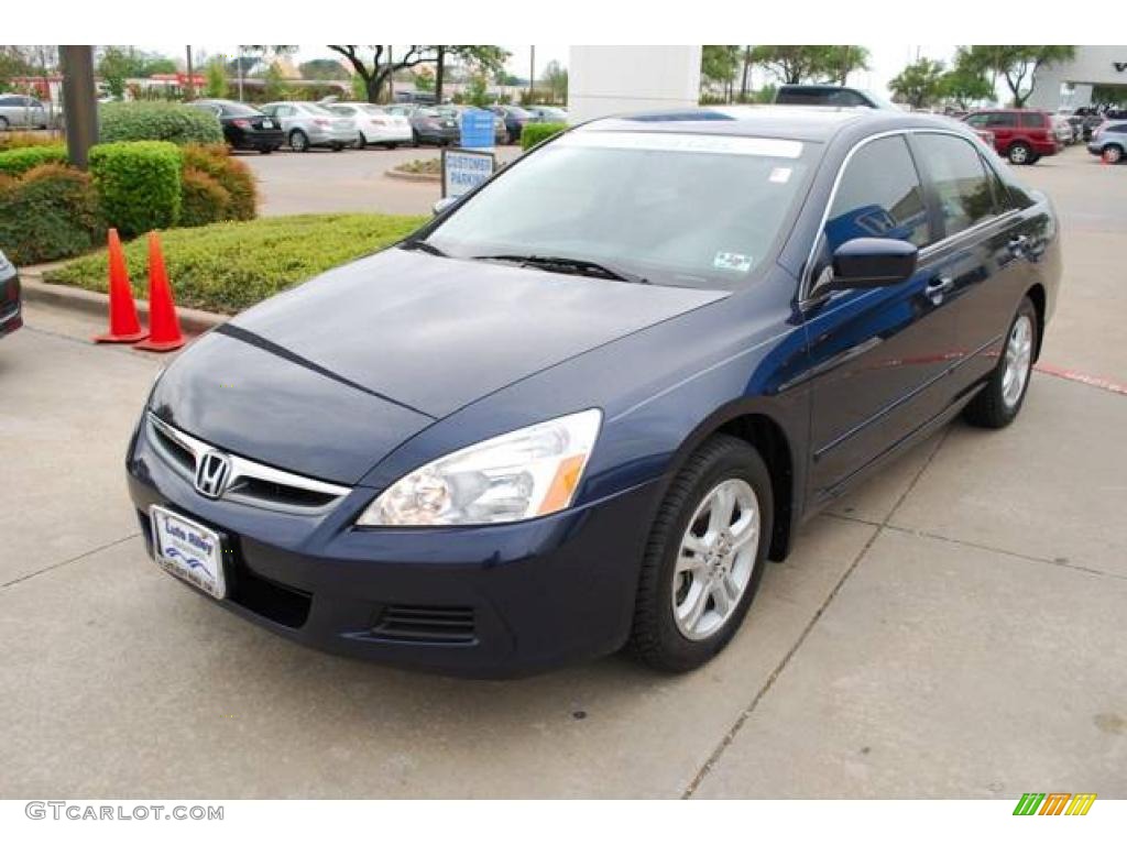 2006 Accord SE Sedan - Royal Blue Pearl / Gray photo #3