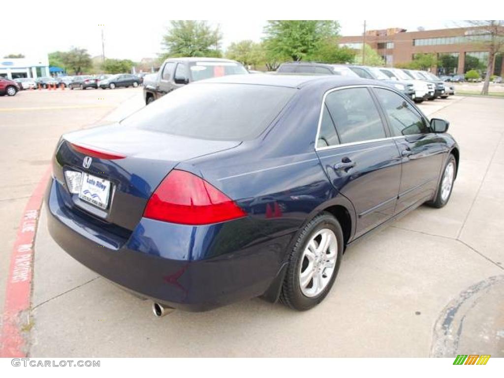 2006 Accord SE Sedan - Royal Blue Pearl / Gray photo #7