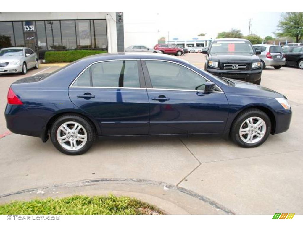 2006 Accord SE Sedan - Royal Blue Pearl / Gray photo #8