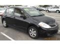 Super Black - Versa 1.8 SL Hatchback Photo No. 2