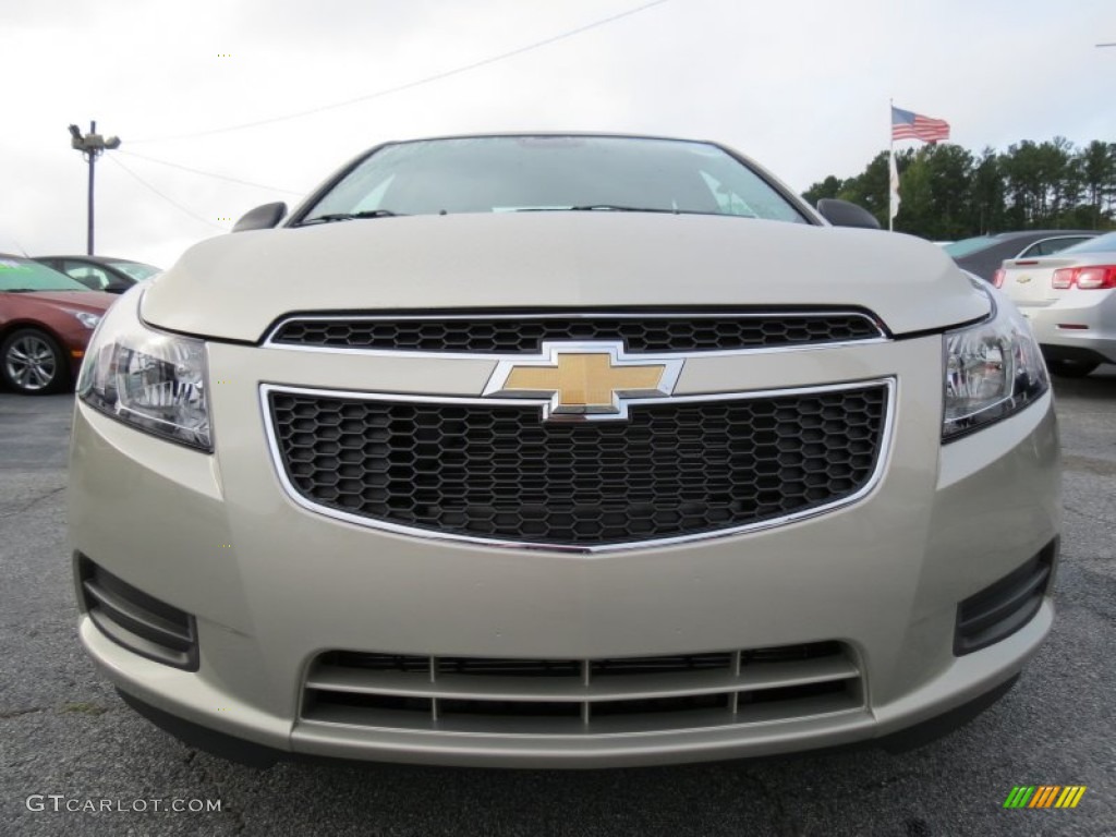 2013 Cruze LS - Champagne Silver Metallic / Jet Black/Medium Titanium photo #2