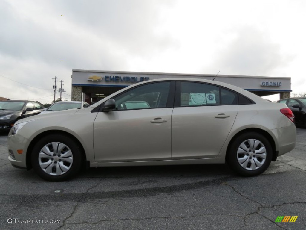 2013 Cruze LS - Champagne Silver Metallic / Jet Black/Medium Titanium photo #4