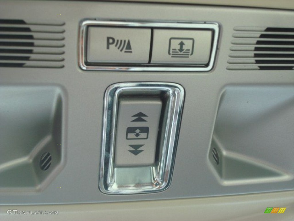 2009 Jaguar XF Premium Luxury Controls Photo #71111399
