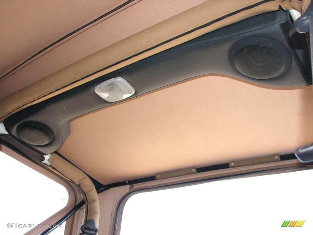 1998 Wrangler Sahara 4x4 - Stone White / Khaki photo #18