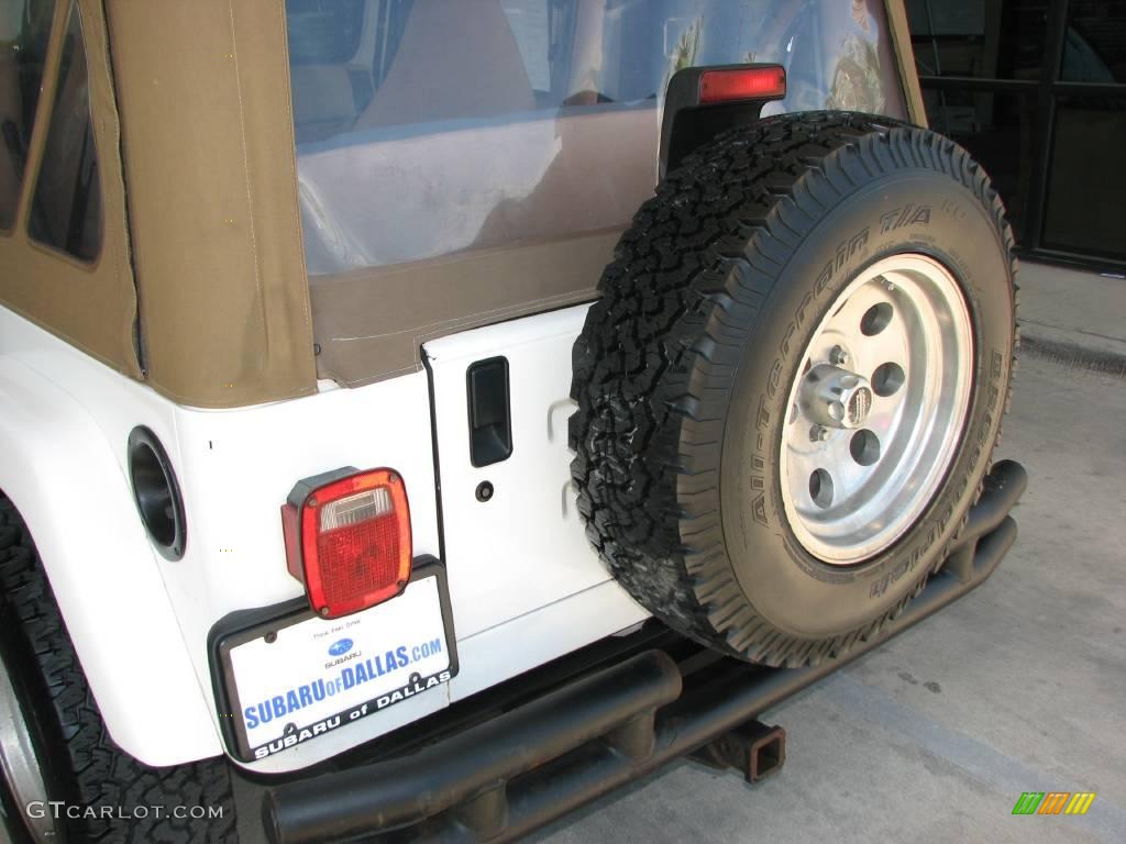 1998 Wrangler Sahara 4x4 - Stone White / Khaki photo #21