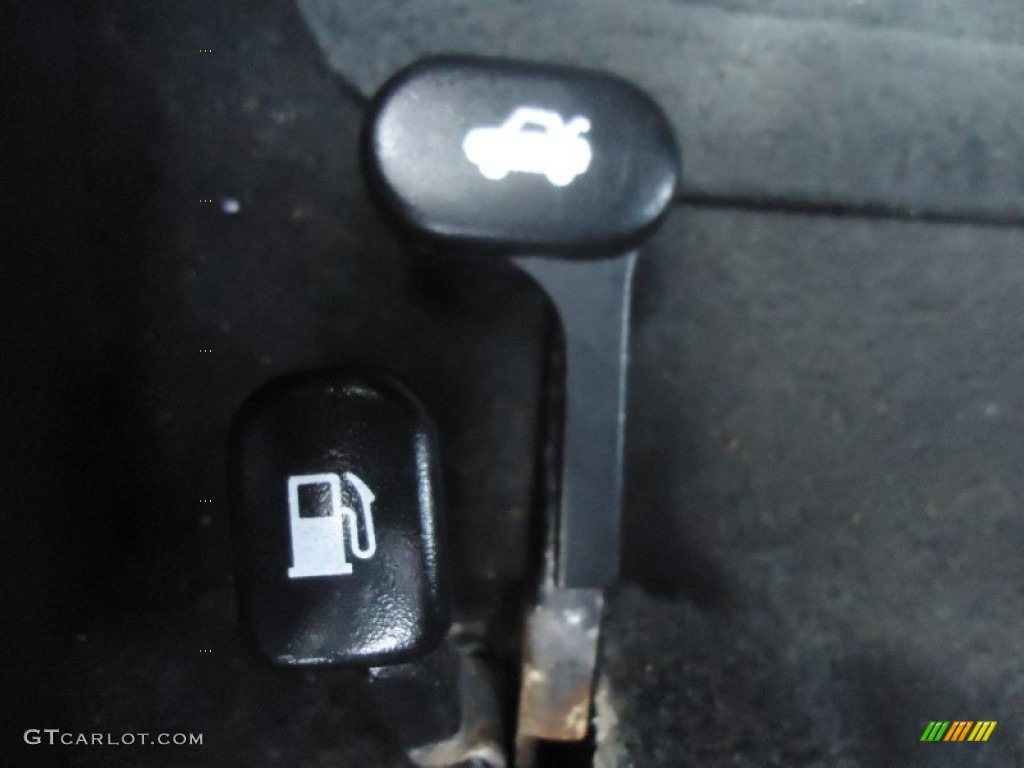 2010 Aveo LT Sedan - Black Granite / Charcoal photo #13
