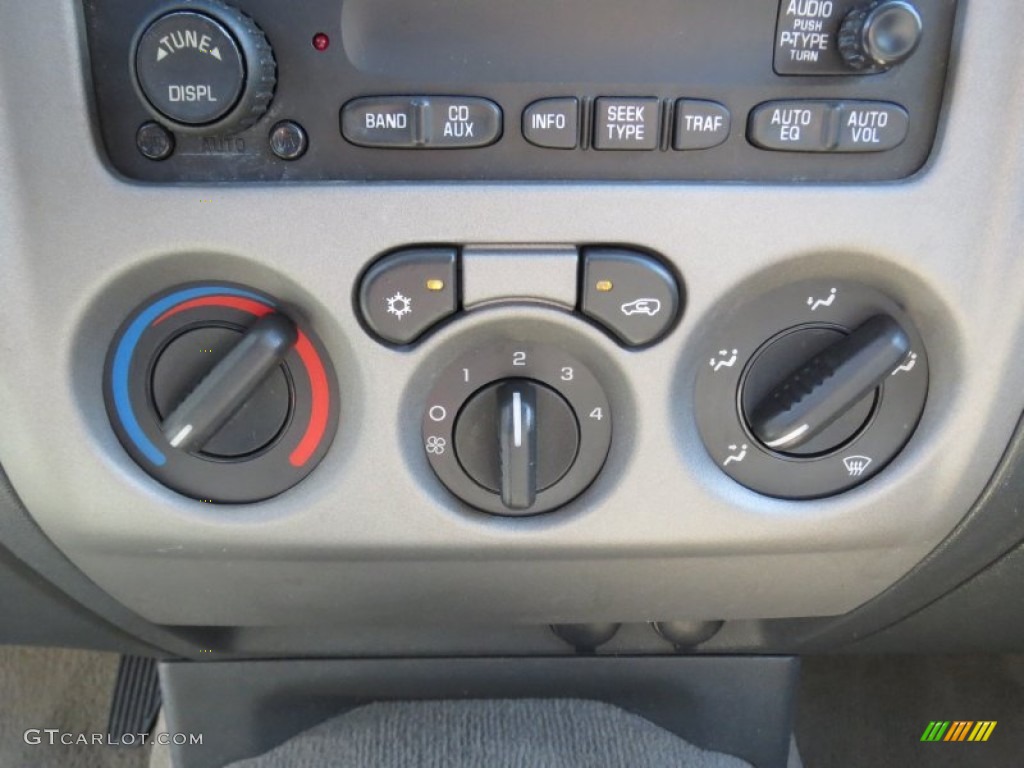 2004 GMC Canyon SLE Extended Cab Controls Photo #71118660