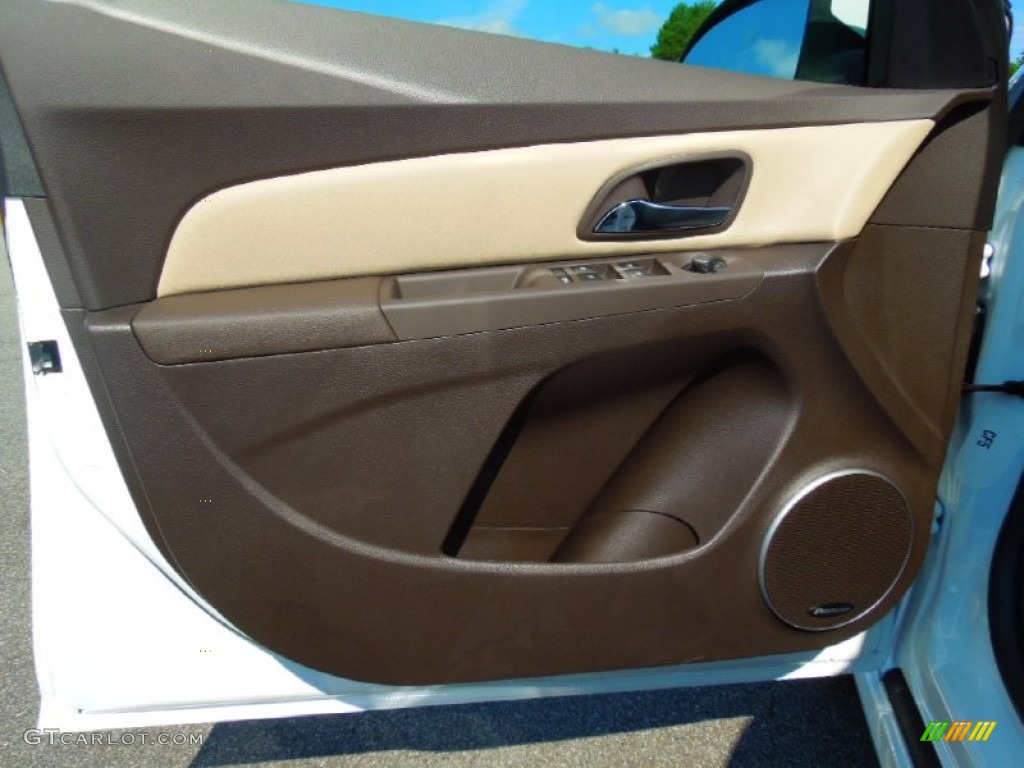 2013 Chevrolet Cruze LTZ/RS Cocoa/Light Neutral Door Panel Photo #71122097