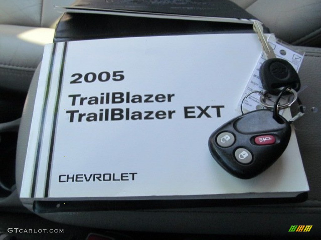 2005 TrailBlazer EXT LT 4x4 - Superior Blue Metallic / Light Gray photo #22