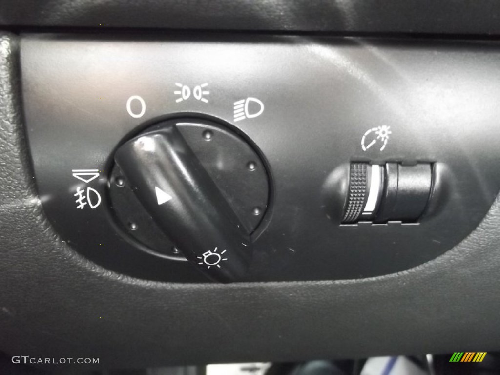2004 Audi TT 3.2 quattro Coupe Controls Photo #71123831