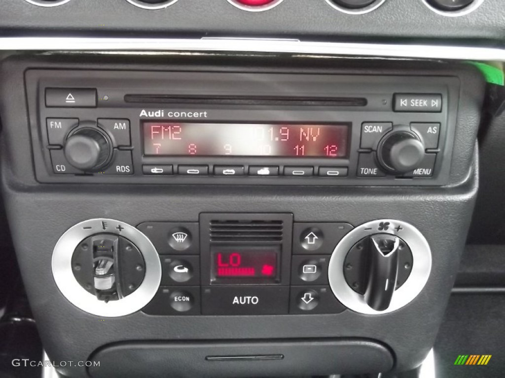 2004 Audi TT 3.2 quattro Coupe Controls Photo #71123849