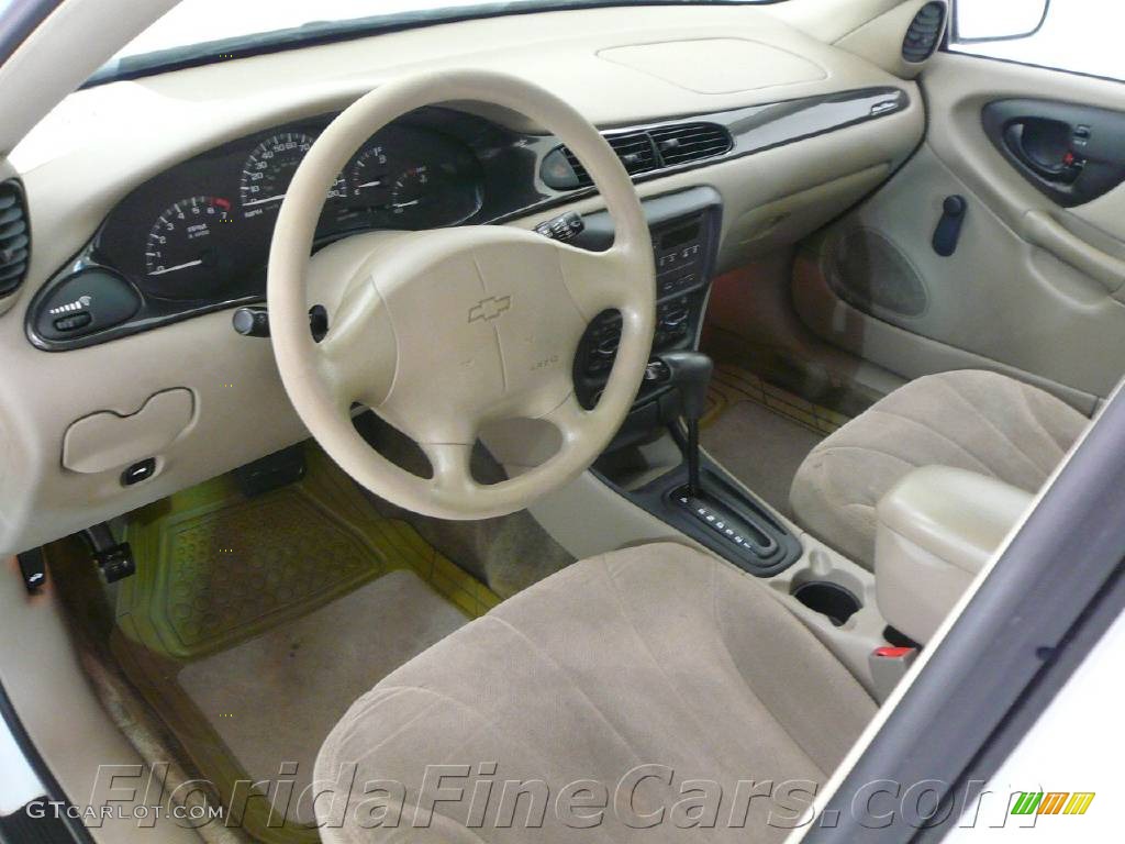 2003 Malibu Sedan - Summit White / Gray photo #12