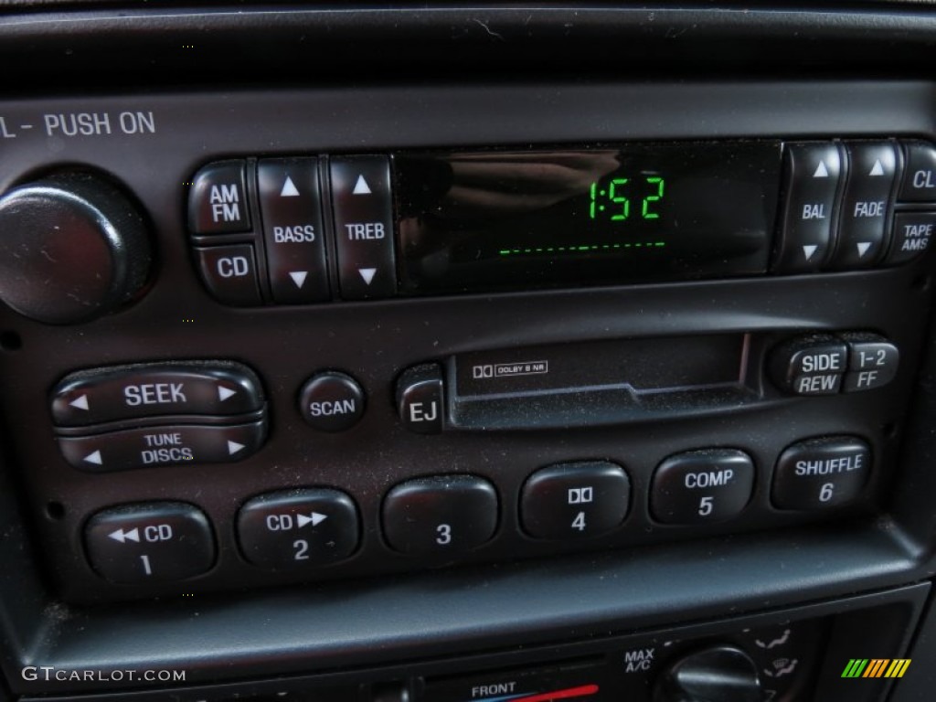 2003 Ford Windstar LE Audio System Photos