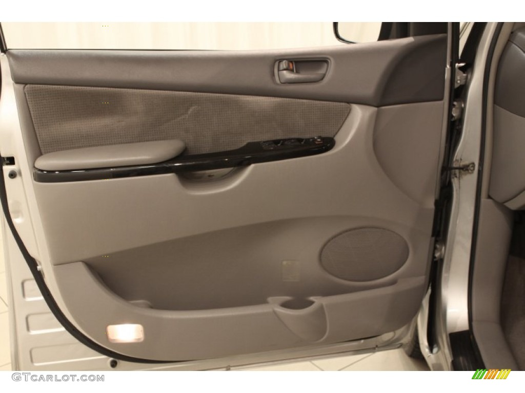 2004 Toyota Sienna LE Stone Gray Door Panel Photo #71127950