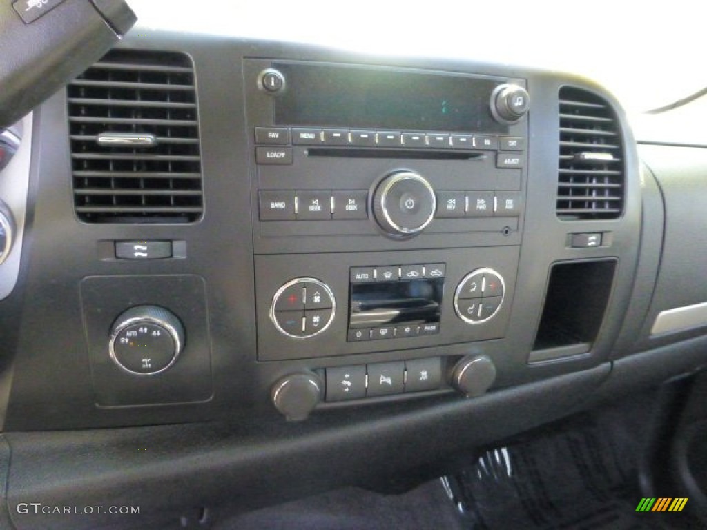 2007 Chevrolet Silverado 1500 LT Crew Cab 4x4 Controls Photo #71130668