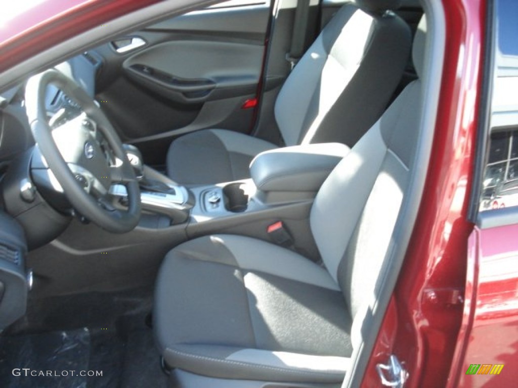 2013 Ford Focus SE Sedan Front Seat Photo #71130971