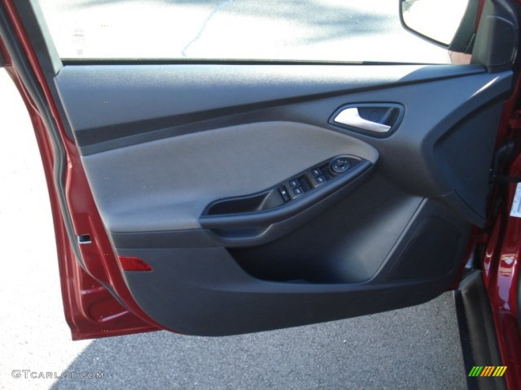 2013 Ford Focus SE Sedan Charcoal Black Door Panel Photo #71130974