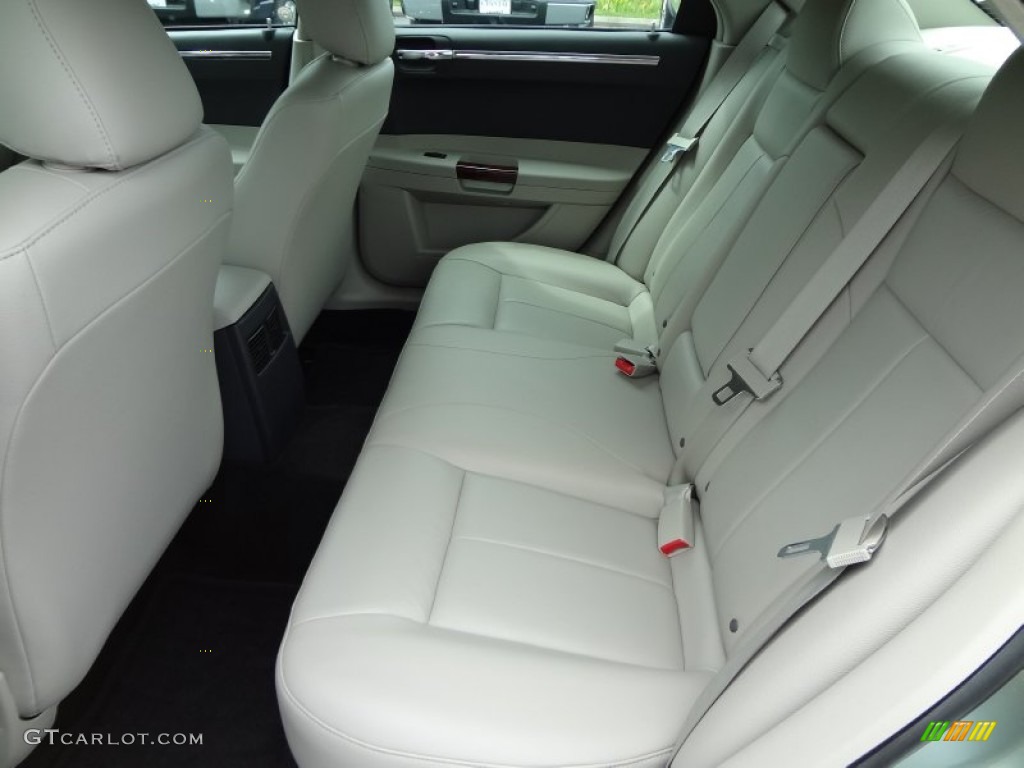2006 Chrysler 300 Touring Rear Seat Photo #71132829