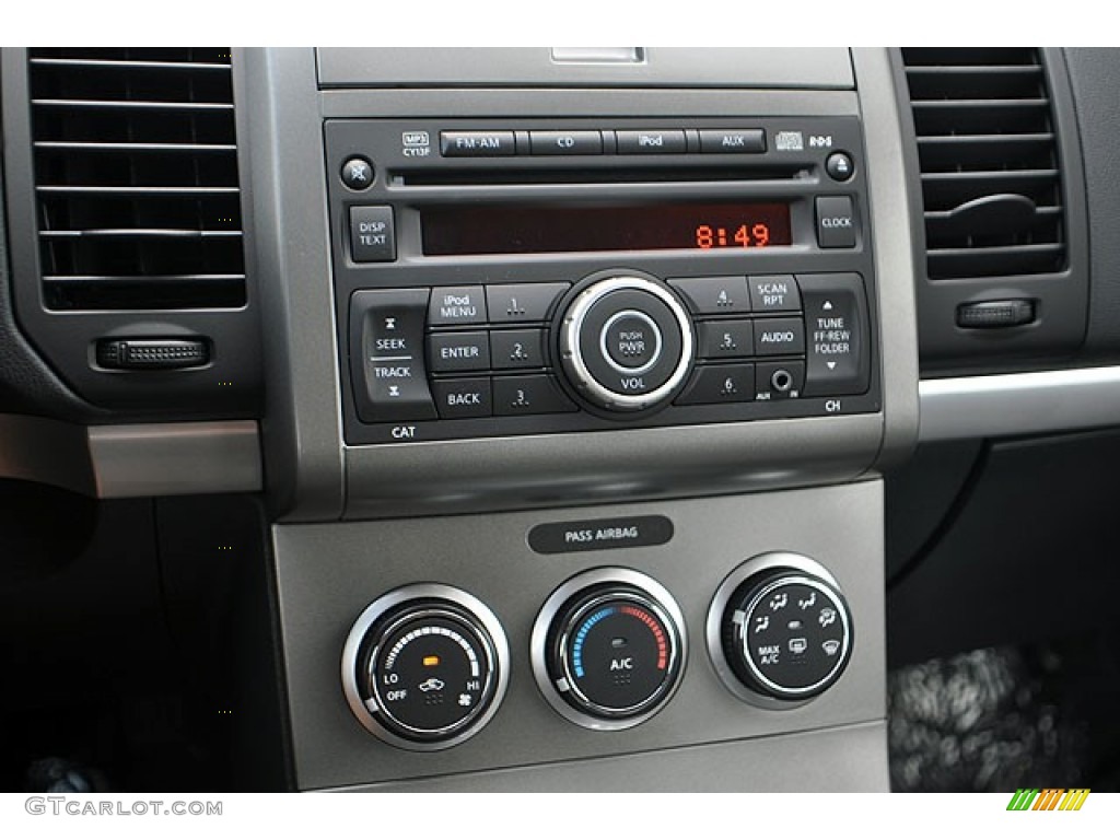 2012 Nissan Sentra 2.0 SR Controls Photo #71132880