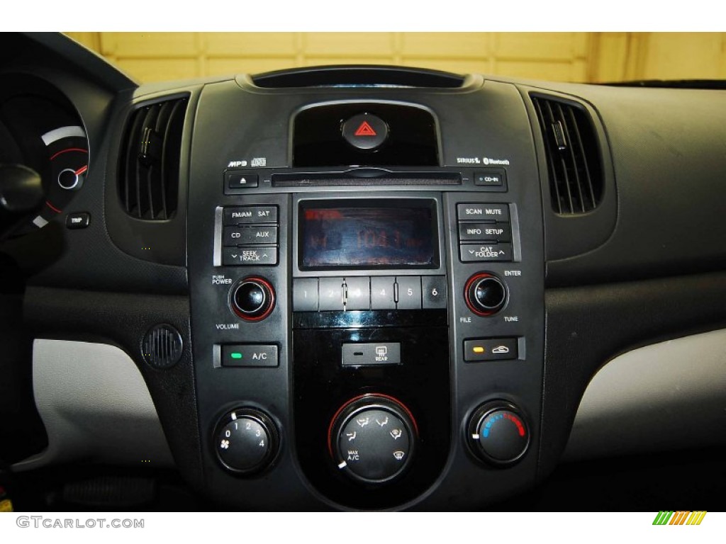2010 Kia Forte EX Controls Photo #71133192