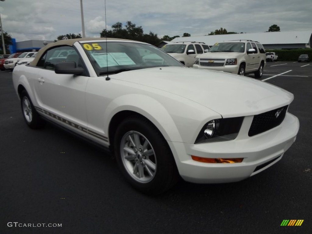 2005 Mustang V6 Deluxe Convertible - Performance White / Medium Parchment photo #10