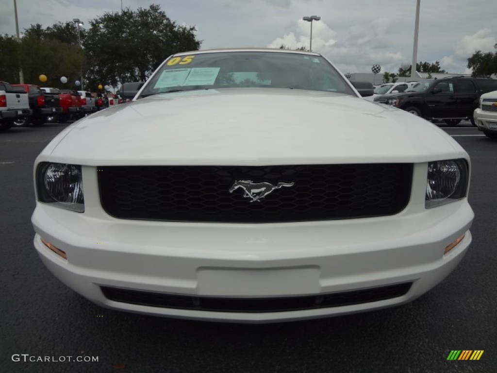 2005 Mustang V6 Deluxe Convertible - Performance White / Medium Parchment photo #13