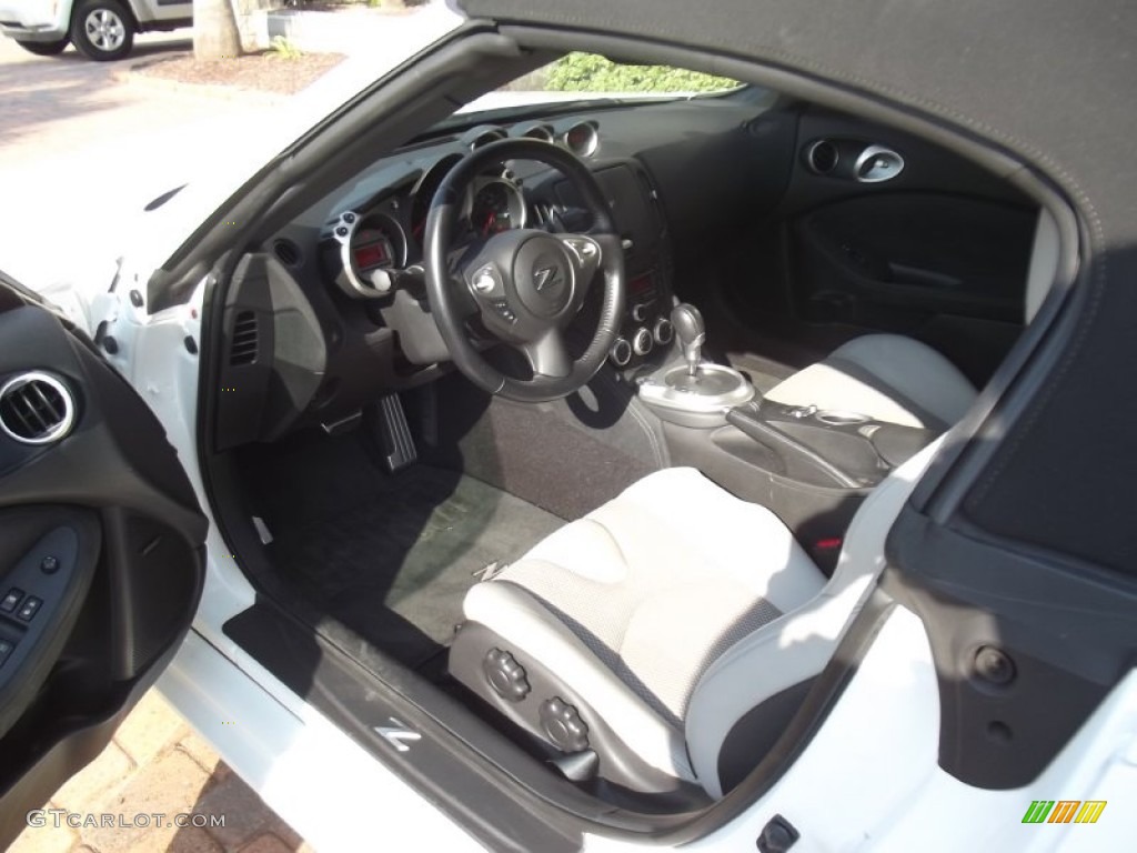 2010 370Z Touring Roadster - Pearl White / Gray Leather photo #7