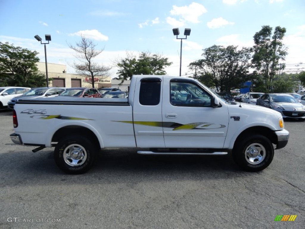 2002 F150 XLT SuperCab 4x4 - Oxford White / Medium Graphite photo #4