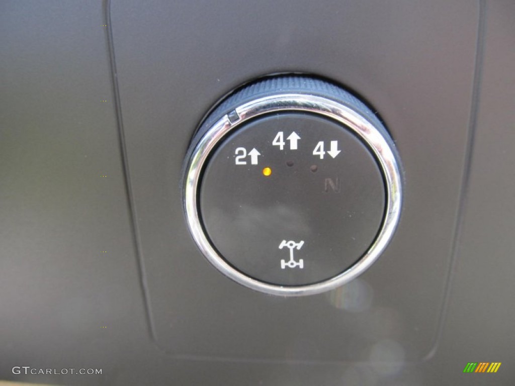 2013 Chevrolet Silverado 2500HD LT Crew Cab 4x4 Controls Photo #71140326