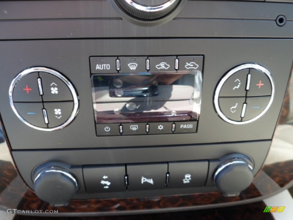 2013 GMC Sierra 1500 Denali Crew Cab AWD Controls Photo #71141522
