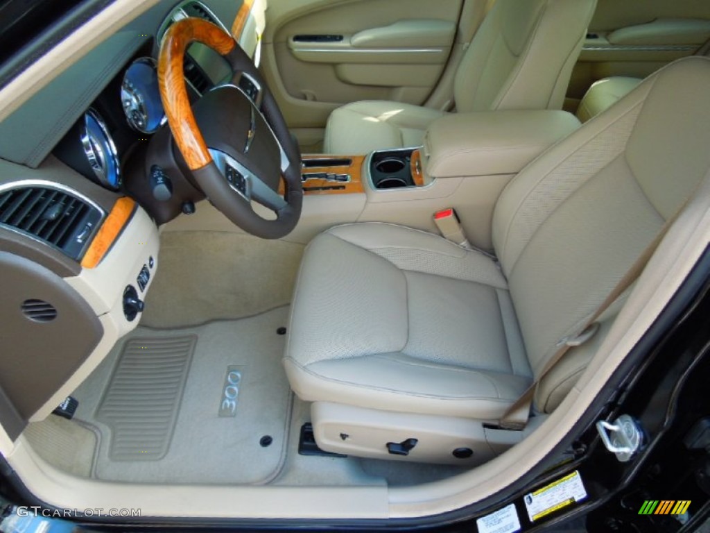 Dark Frost Beige/Light Frost Beige Interior 2013 Chrysler 300 C Photo #71145003
