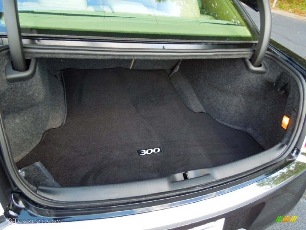 2013 Chrysler 300 C Trunk Photos