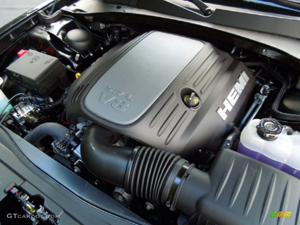2013 Chrysler 300 C 5.7 liter HEMI OHV 16-Valve VVT V8 Engine Photo #71145195