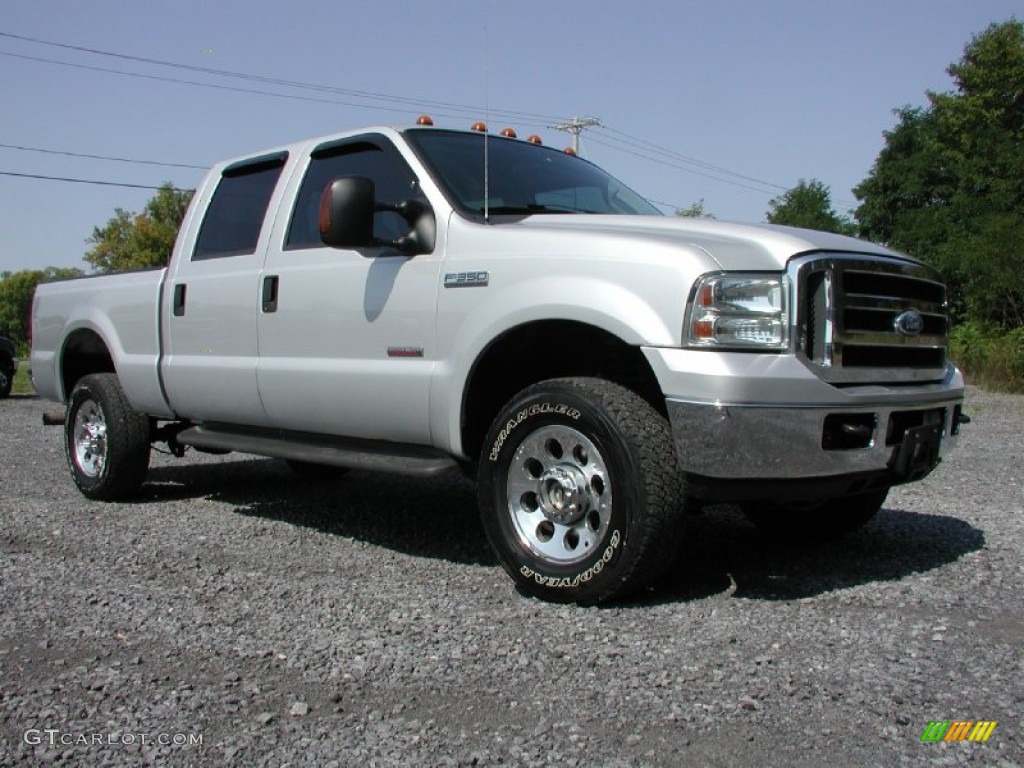 2005 F350 Super Duty XLT Crew Cab 4x4 - Silver Metallic / Medium Flint photo #16