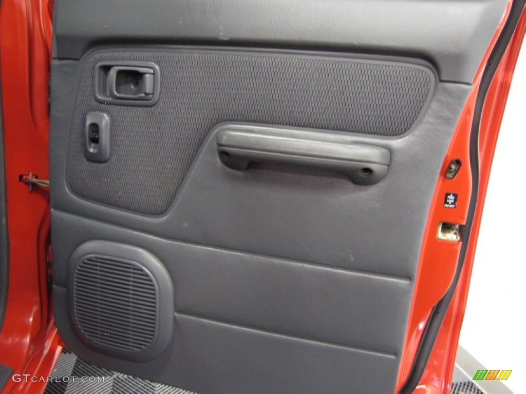 2004 Nissan Frontier XE V6 Crew Cab 4x4 Gray Door Panel Photo #71153529