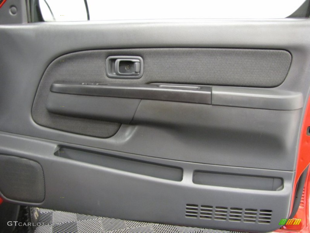 2004 Nissan Frontier XE V6 Crew Cab 4x4 Gray Door Panel Photo #71153538