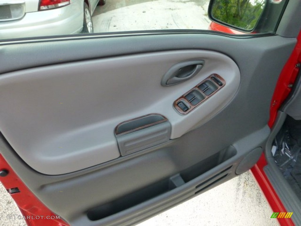 2004 Chevrolet Tracker ZR2 4WD Medium Gray Door Panel Photo #71161263