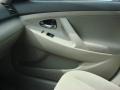 Super White - Camry LE Photo No. 17