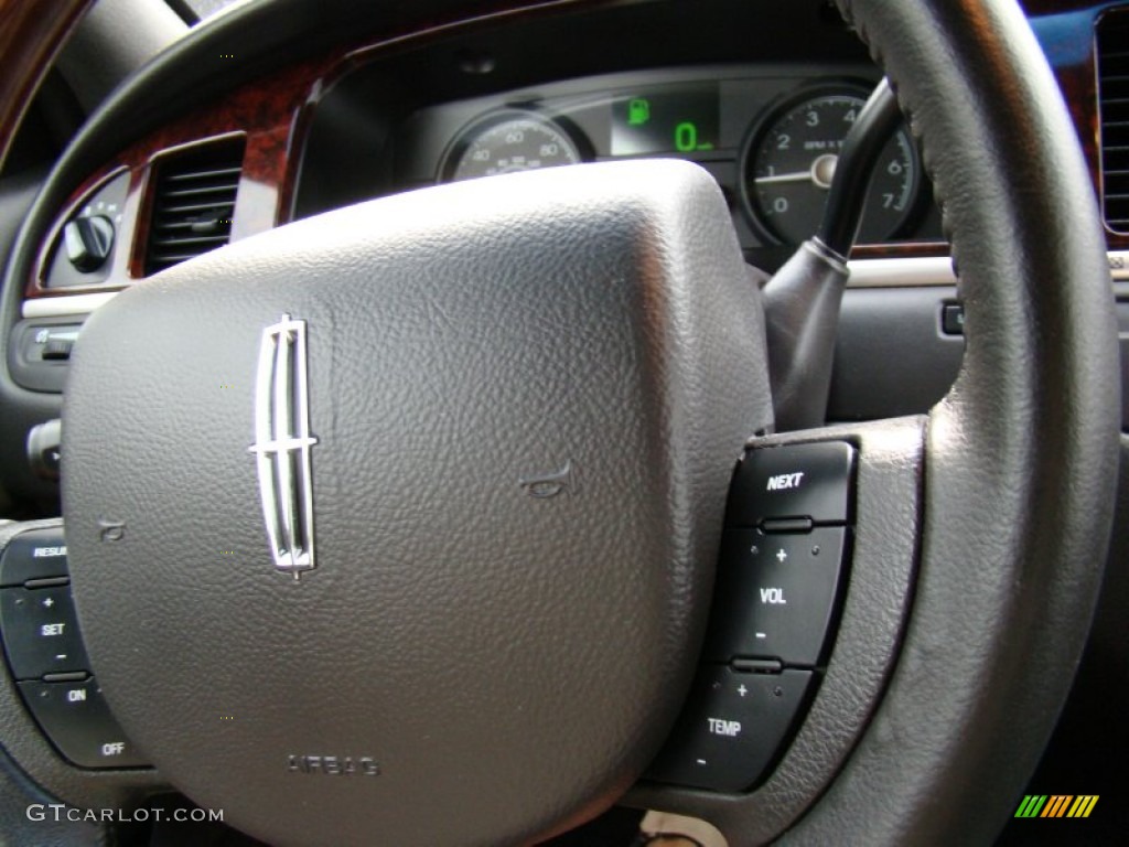 2011 Lincoln Town Car Signature Limited Controls Photo #71178619