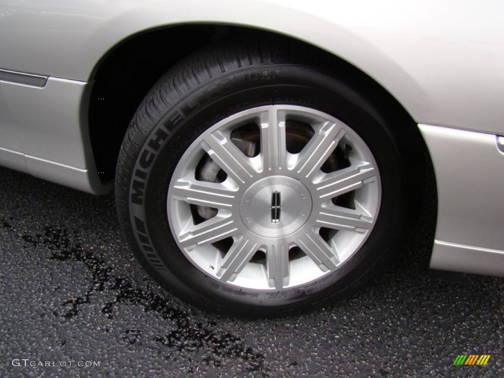 2011 Lincoln Town Car Signature Limited Wheel Photo #71178678