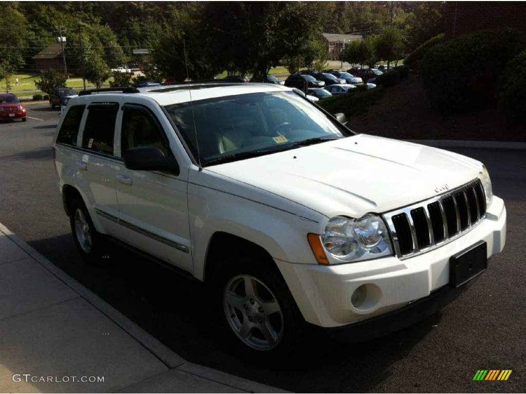 2005 Grand Cherokee Limited 4x4 - Stone White / Dark Khaki/Light Graystone photo #1